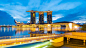 夜以继日的延时摄影视频，在新加坡城市观看鱼尾狮和滨海湾