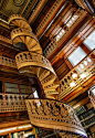 欧式古典风格图书馆旋转楼梯装修图片
