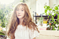 组图：Jessica登时尚杂志 淡妆清新卷发妩媚 : jessica近日拍摄了一组主题为“SUMMER BREEZE”的写真。