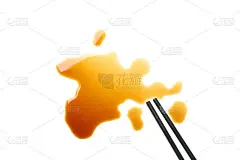 酱油点孤立在白色背景，俯视图