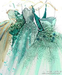 #婚纱礼服手绘图# 手绘图+亮片珠子镶嵌入画，简直太美啦~要不回家试试？（图片来自：Katie Rodgers优雅缤纷的创意时装插画) ——Katie Rodgers是一名优秀的美国插画师，她擅长将水粉作画融入大量加入了亮片、水晶、金粉、蕾丝、花朵等元素，令画作更加立体和多变。微博关注：@成都上锦婚纱定制