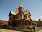 architecture-charming-cone-roofing-with-small-veranda-as-well-as-vintage-red-brick-house-for-inspiring-european-landscaping-with-black-iron-fences-front-yard-design-awesome-red-brick-house-picture-st.JPG (1600×1200)