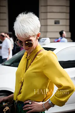 【图】刘雯的迷人笑容是最大亮点，准妈妈Eva Chen展露温婉气质！2015春夏米兰时装周海报时尚网独家秀场外街拍 (1)