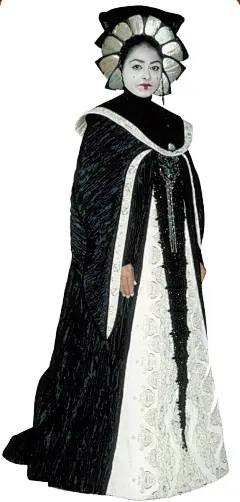 #星球大战服装# 系列（20）——帕德梅的继任，贾米利娅女王(Queen Jamillia)的服装，白色绣花长裙外是一件黑色镶白边大袍，头冠由大片的珍珠母组成花朵形状，围绕在脸的周围，与巨大的扇形发髻搭配在一起。这件衣服装饰不多，主要在垂在身前的饰带上有一些珠绣，整体看来像修女一样带有庄重平和的气质