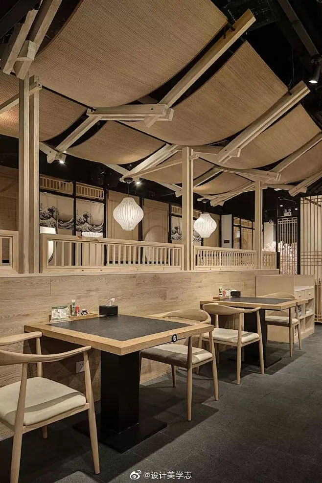 大师新作 扬州「岩の禾」日本料理餐厅设计，木构隔断、屋檐整齐而错落，温润的石板和孤冷的石子构造的枯景，营造返璞归真的禅境美学。 地址：江都区金 ...