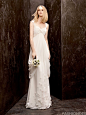 WHITE by Vera Wang Exclusively at David's Bridal Fall 2012 Collection












有好多人话：婚礼是一个女人的展示舞台，一天或一个晚上可以换上几套礼服。所以，在这么重要的一天，有哪个新娘不想穿着Vera Wang的婚纱和晚礼服呢！？早前Vera Wang在T台上大玩黑色和红色婚纱，今天也是时候回到婚纱的本身颜色——白色。婚纱和礼服上精致的玫瑰花花朵，代表着优雅的宝蓝色、玫瑰红、深紫色礼服，镶满水钻的系带高跟凉鞋。就算负担不起