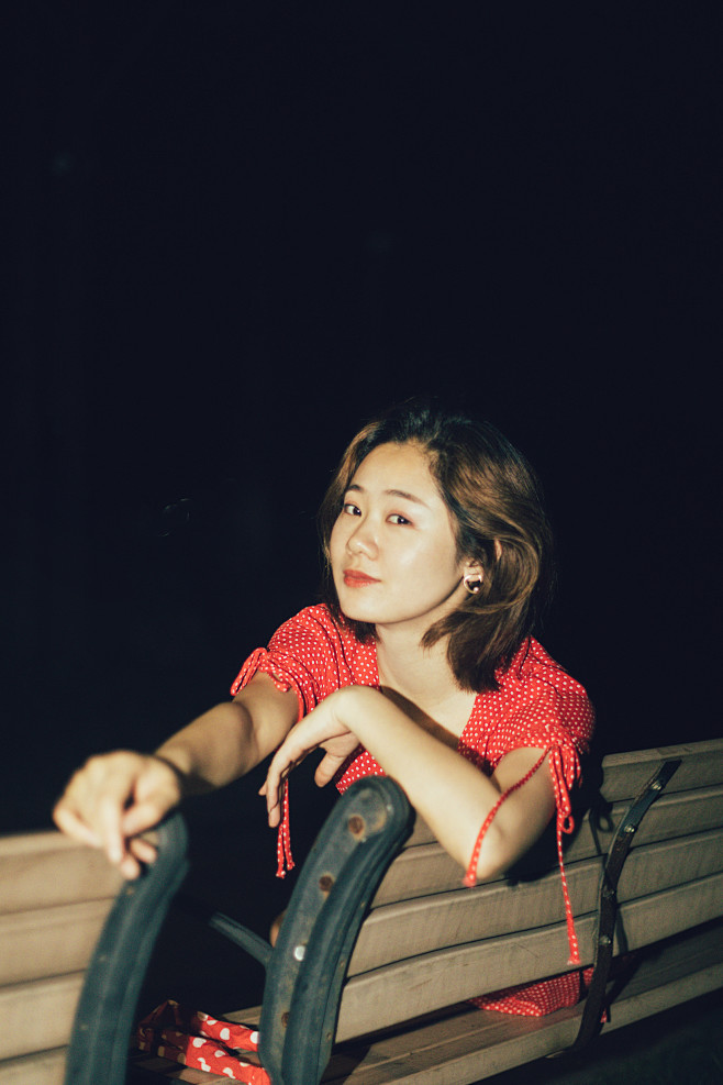 夜景也好看 摄影：洪小漩 出镜：羽希 和羽希分开住有三年光景了。这三年时间够发生太多事。 比如，我结婚，买房，怀孕。比如，她找到了事业方向 ...