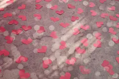 我记得呀，我记得：我出生的那间屋子，早晨，阳光从小窗进来窥视； 他从不早来片刻，也不多留半晌，但现在，我常愿黑夜带走我的呼吸。现在却少有那般快乐，我知道儿时离我那么近的天堂 如今已经越来越远了。