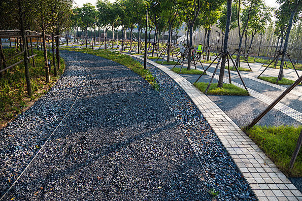 Yanweizhou Park in J...