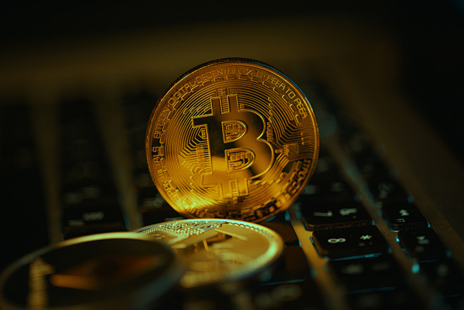 黄金比特币金币加密货币高清图片素材