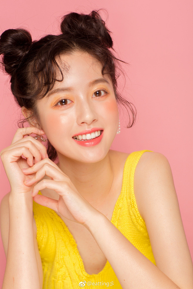 彩妆品牌画报拍摄

模特：@-巾雯- 
...