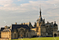 68470791-famous-chateau-de-chantilly-chantilly-castle-oise-france.jpg (1300×872)
