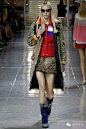 Miu Miu 2014秋冬走实用路线 针织衫套风衣最时尚