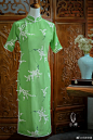 客定|绿色双绉铃兰

真丝双绉这种丝绸织物，质地轻柔、平滑光亮、坚韧、富有弹性，非常适合用来制作旗袍 ​​​​