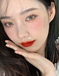 今日份的美丽来自196 : 还记得老版兰蔻196的盛况哈哈，胡萝卜色鼻祖真不是乱说的。入了新版，颜色还是一如既往的胡萝卜（不用担心改版啦），显白靓丽，一年四季都好搭，我入的是新版62U，感觉质地有点改动，还是很哑光，但不会像老版