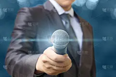 麦克风,男人,拿着,代言人,节目主持人,评论员,新闻解说,新闻记者,竖笛,卡拉ok