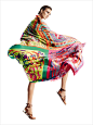 顶级超模 Karlie Kloss（卡莉·克劳斯）身披 Hermès（爱马仕）各色丝巾登上《Harper’s Bazaar》西班牙版2013年4月刊