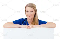 护士/医生出示一张白纸。