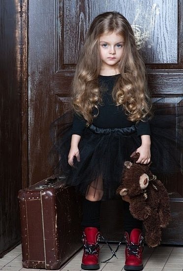 米兰·库尔尼科娃是现在当红的小模特，小小...