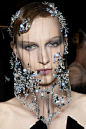神秘水晶面纱 Armani Privé Haute Couture
