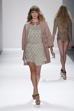 果_果果采集到2012 ss Jill Stuart