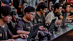 暗影精灵天团-皇族RNG战队