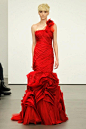 vera wang风格2013新品发布红色单肩鱼尾款高级定制婚纱礼服 #优雅# #时尚#