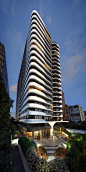"Queens Domain" balances sculpture and structure in Melbourne
