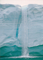 每次一个风景，每次不同感受。
冰瀑布。挪威，斯瓦尔巴德群岛的东部岛屿墙壁上。 