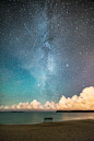 自摄影师Mikko Lagerstedt 一组宛如童话般的镜头，一组满天星空的神奇夜景。