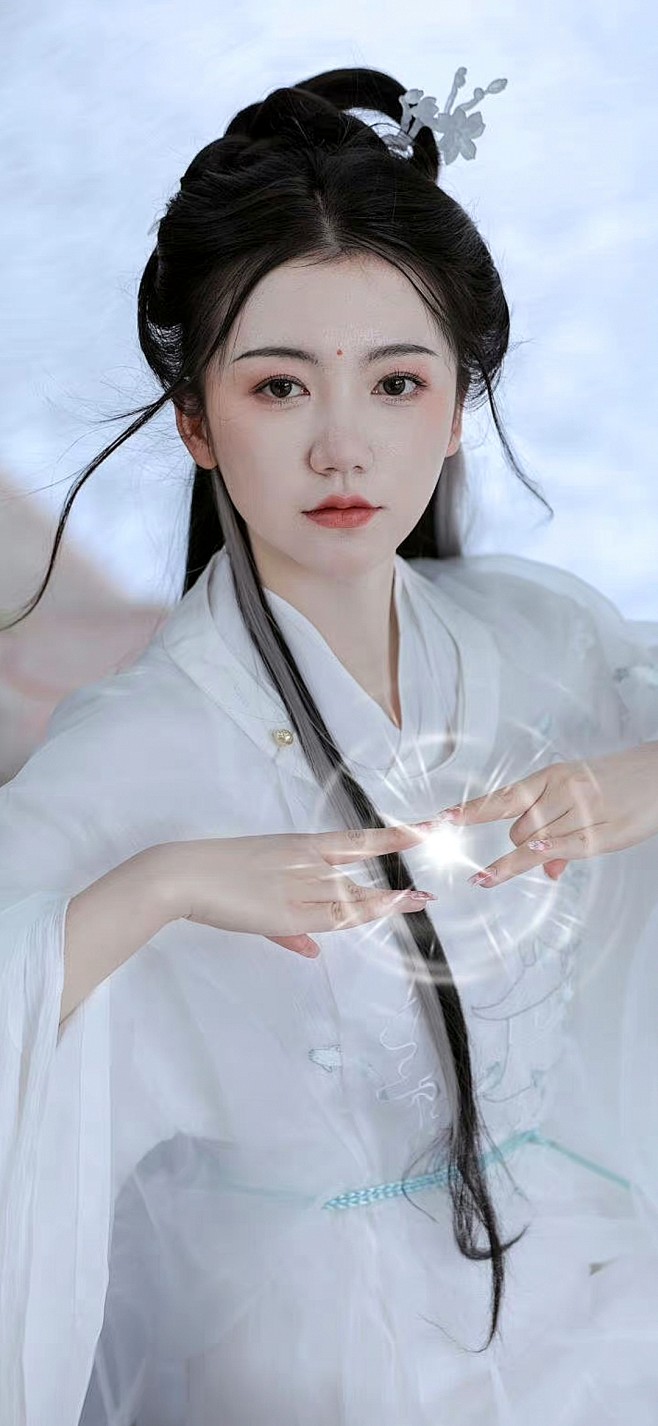 天上剑仙三百万，遇我也须尽低眉
采集@别...