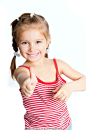竖大拇指的小女孩 竖大拇指的小女孩图片素材 外国女孩 微笑 开心