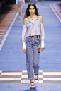 Tommy Hilfiger Spring 2018 Ready-to-Wear Fashion Show : The complete Tommy Hilfiger Spring 2018 Ready-to-Wear fashion show now on Vogue Runway.