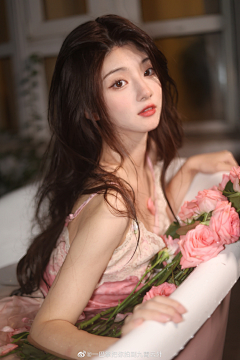 圆脸33采集到美女+素材