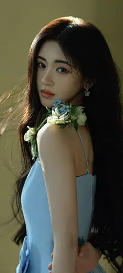 鞠婧祎 蓝色裙子 手机壁纸