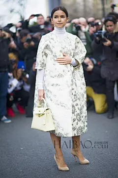 【图】“换衫狂人”高调来袭！俄罗斯名媛米洛斯拉瓦·杜玛 (Miroslava Duma) 2014秋冬时装周秀场外街拍合辑_第19页_秀场外街拍_海报时尚网