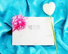 蓝色缎带的礼品卡