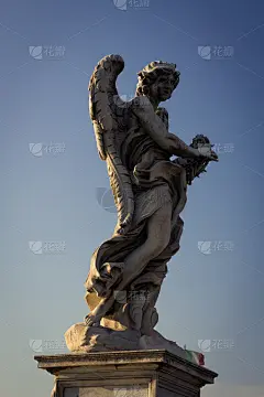 带着荆棘王冠的天使