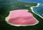 澳大利亚赫特泻湖(Hutt Lagoon)是巨大粉红色湖泊，完全是大自然的杰作，科学家已经排除了水藻的因素。真的好美~ 有生之年要和最爱的人一起去！
