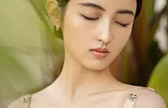 张子枫小清新礼服写真电脑壁纸