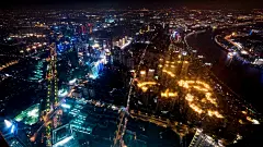 上海夜景天际线，建筑和交通全景，延时摄影。