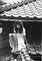 宝生舞,1977年出生于大阪，主演过日剧《庶务二课》，电影《天堂的金币》、《阴阳师》、《富江》等，被筱山纪信喻为“日本最美丽少女”。 ​​​​