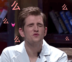 #非正式会谈#  非正么么哒系列，全都是微信可用的动图，自取↓ 第四季的路上靠表情包度日 B站热评第一居然是我，来一个多多式嘚瑟和会长式兴奋 @湖北卫视非正式会谈 @大左 ​​​​