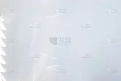 影子在墙壁上。抽象的光线，黑色的阴影从窗户覆盖在白色纹理的墙壁上。阳光建筑背景。为产品展示，背景和模