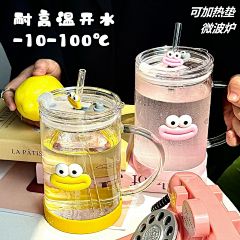螃蟹和鱼采集到玻璃杯