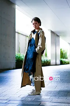 【日本街拍】文艺腔Mix怪力女提神醒脑，多元化Style用配饰来点睛！海报时尚网日本街拍之古着聚集地原宿篇158期_海报时尚网