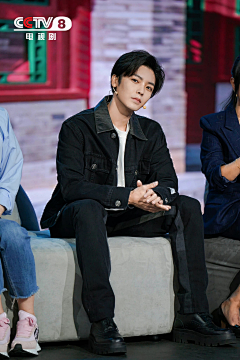 蓝颜魅＆荷采集到侯明昊