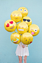 Cute idea --> DIY Emoji Balloons #party #crafty: 