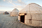 寒冷,户外,山,山脉,白昼_74419464_Row of yurts on a frosty morning._创意图片_Getty Images China