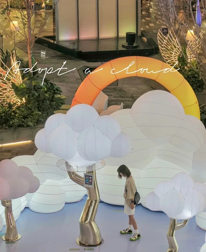成都云朵情绪展，发光云气模